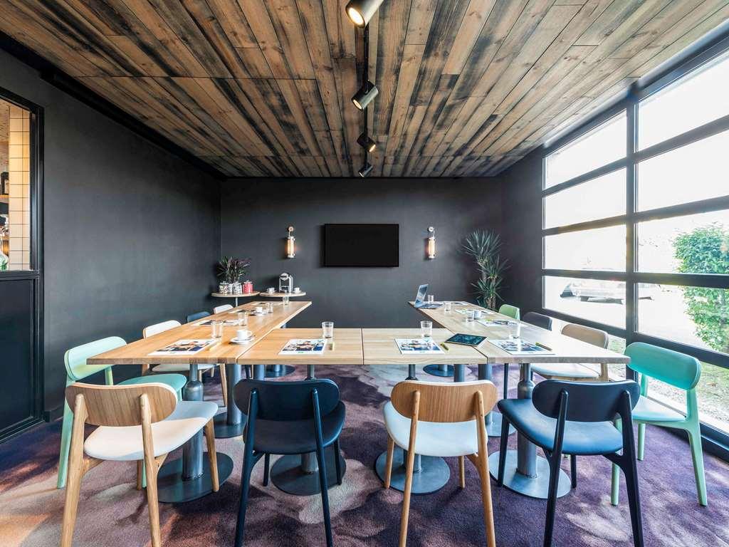 Ibis Styles Lyon Meyzieu Arena Stadium 외부 사진